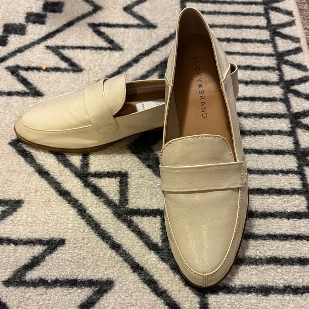 LIKE NEE Lucky Brand Off-White Loafers size 8.5